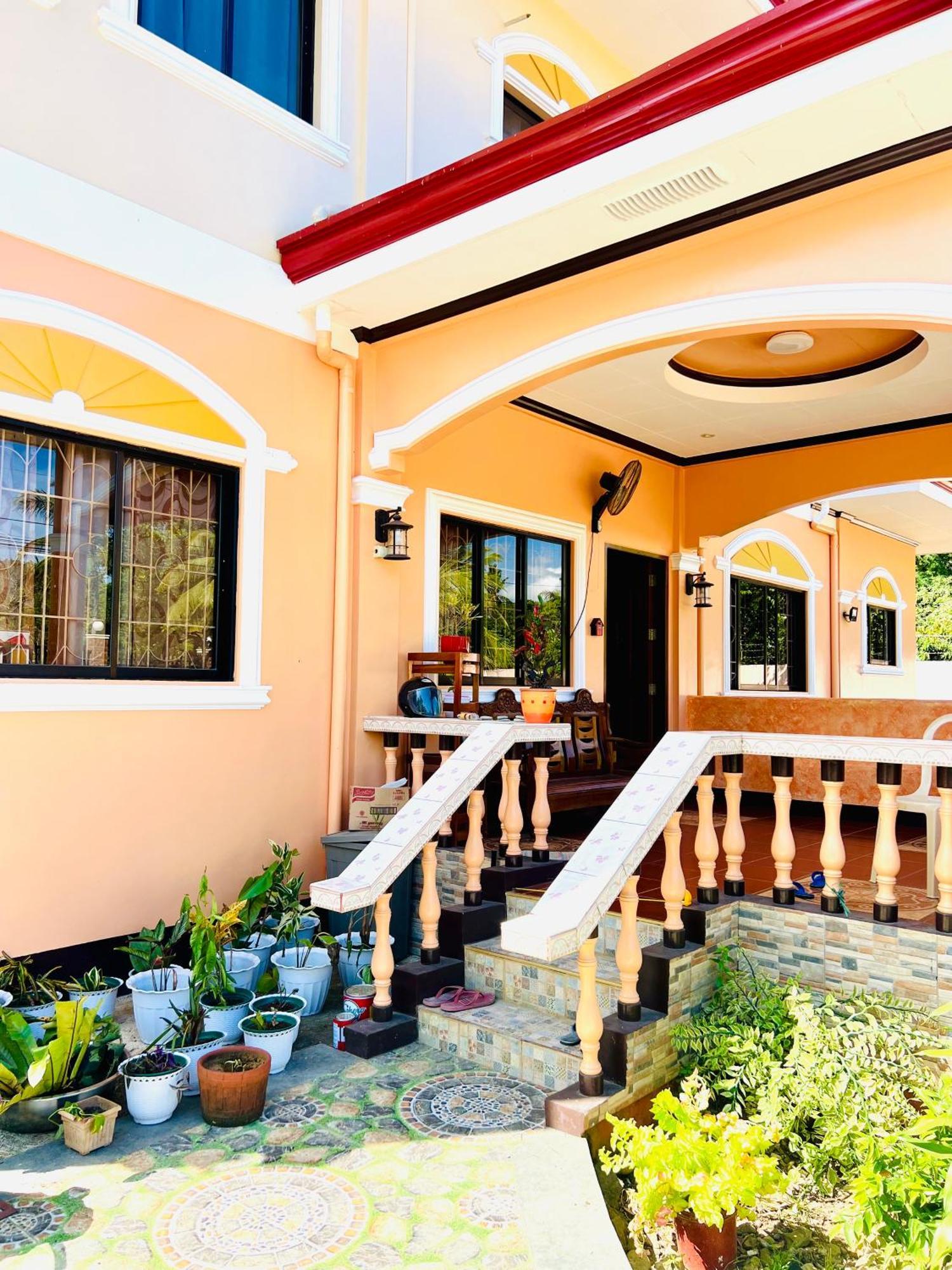 Chateau La Princesa With Cozy Garden & Bar Holiday home Puerto Princesa