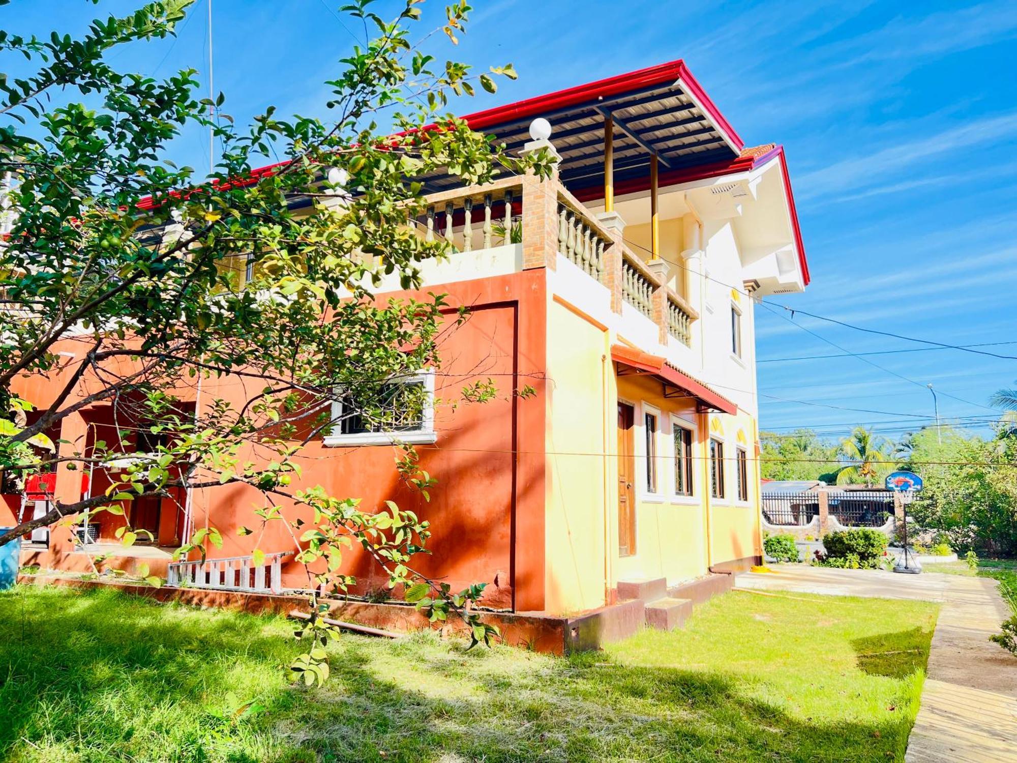 Chateau La Princesa With Cozy Garden & Bar Puerto Princesa