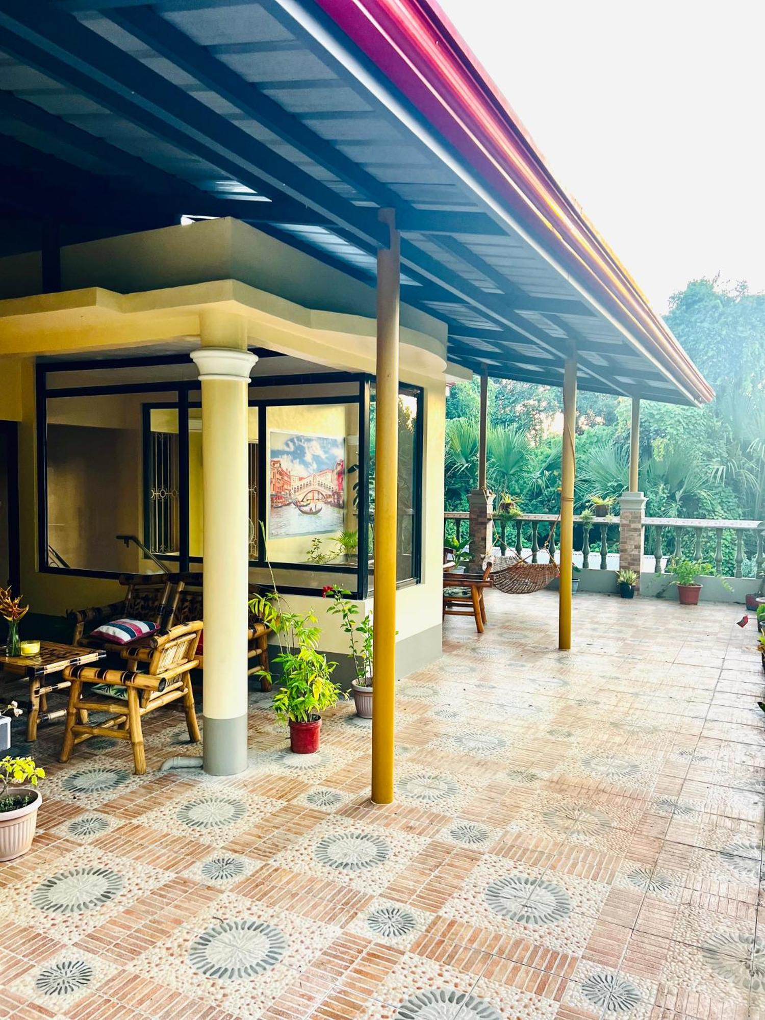Chateau La Princesa With Cozy Garden & Bar *