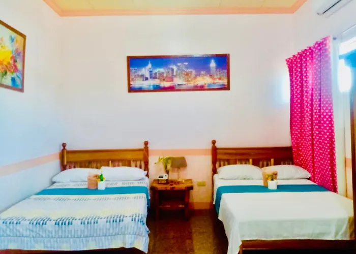 Chateau La Princesa With Cozy Garden & Bar