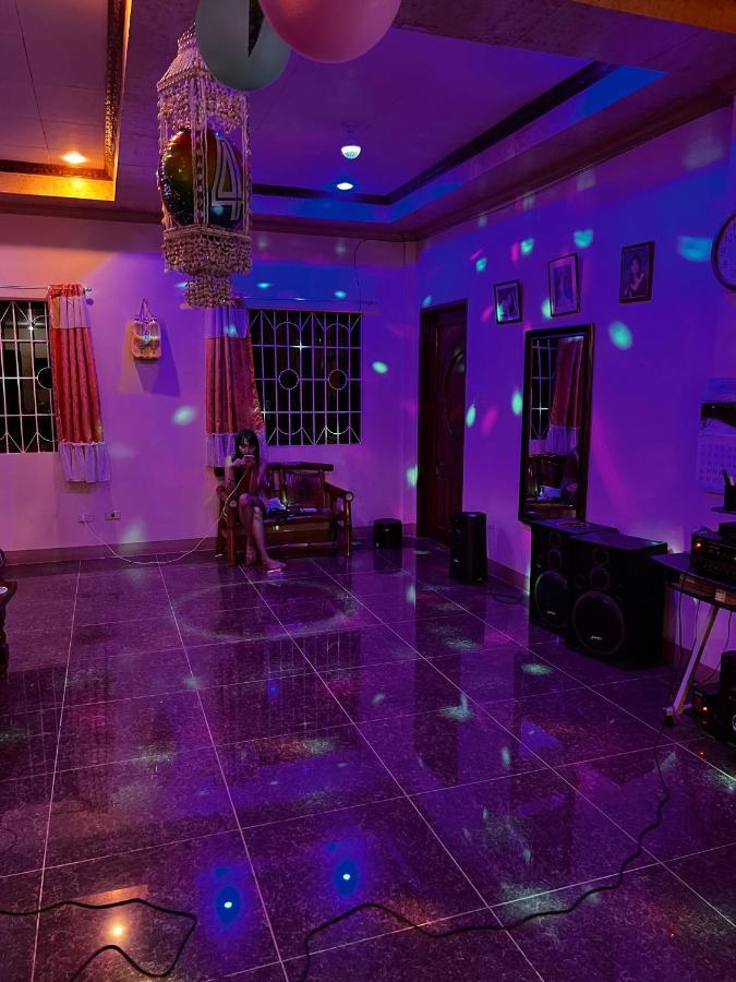 Chateau La Princesa With Cozy Garden & Bar Holiday home Puerto Princesa