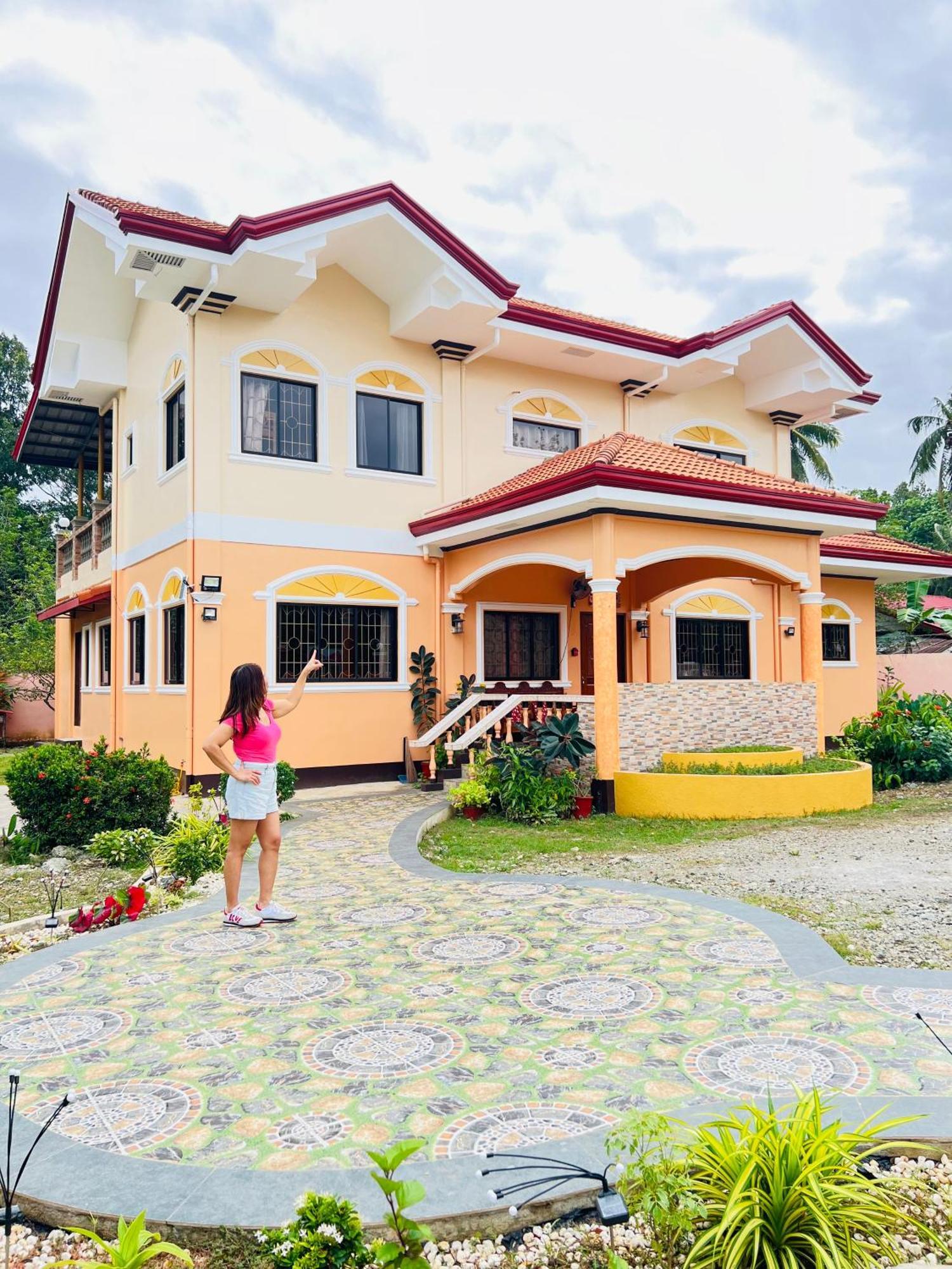 Chateau La Princesa With Cozy Garden & Bar Holiday home