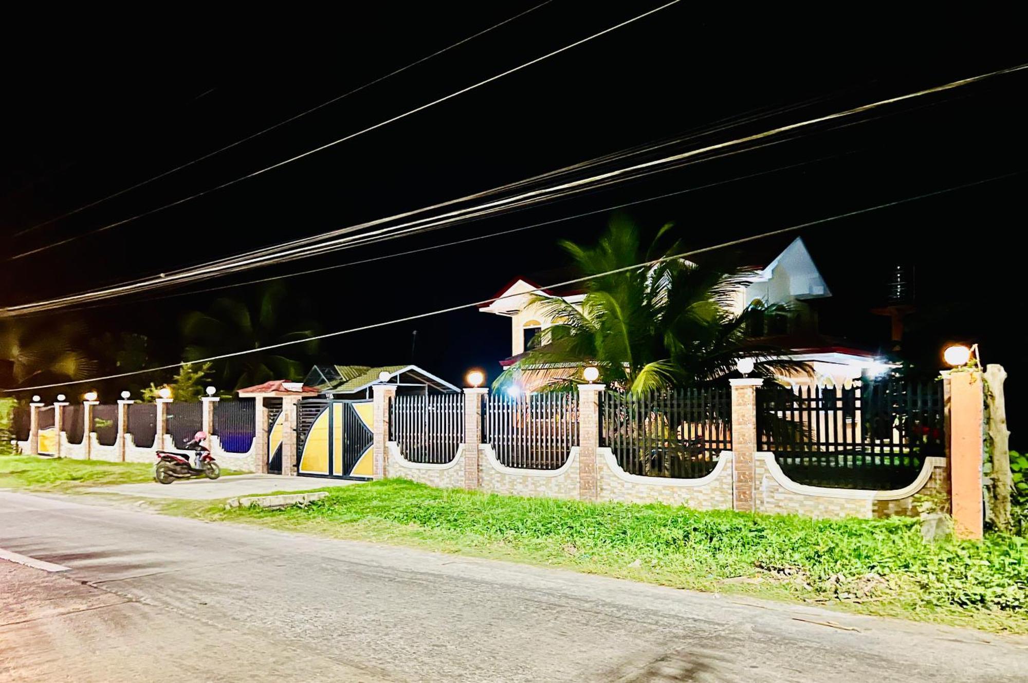 Chateau La Princesa With Cozy Garden & Bar Holiday home Puerto Princesa