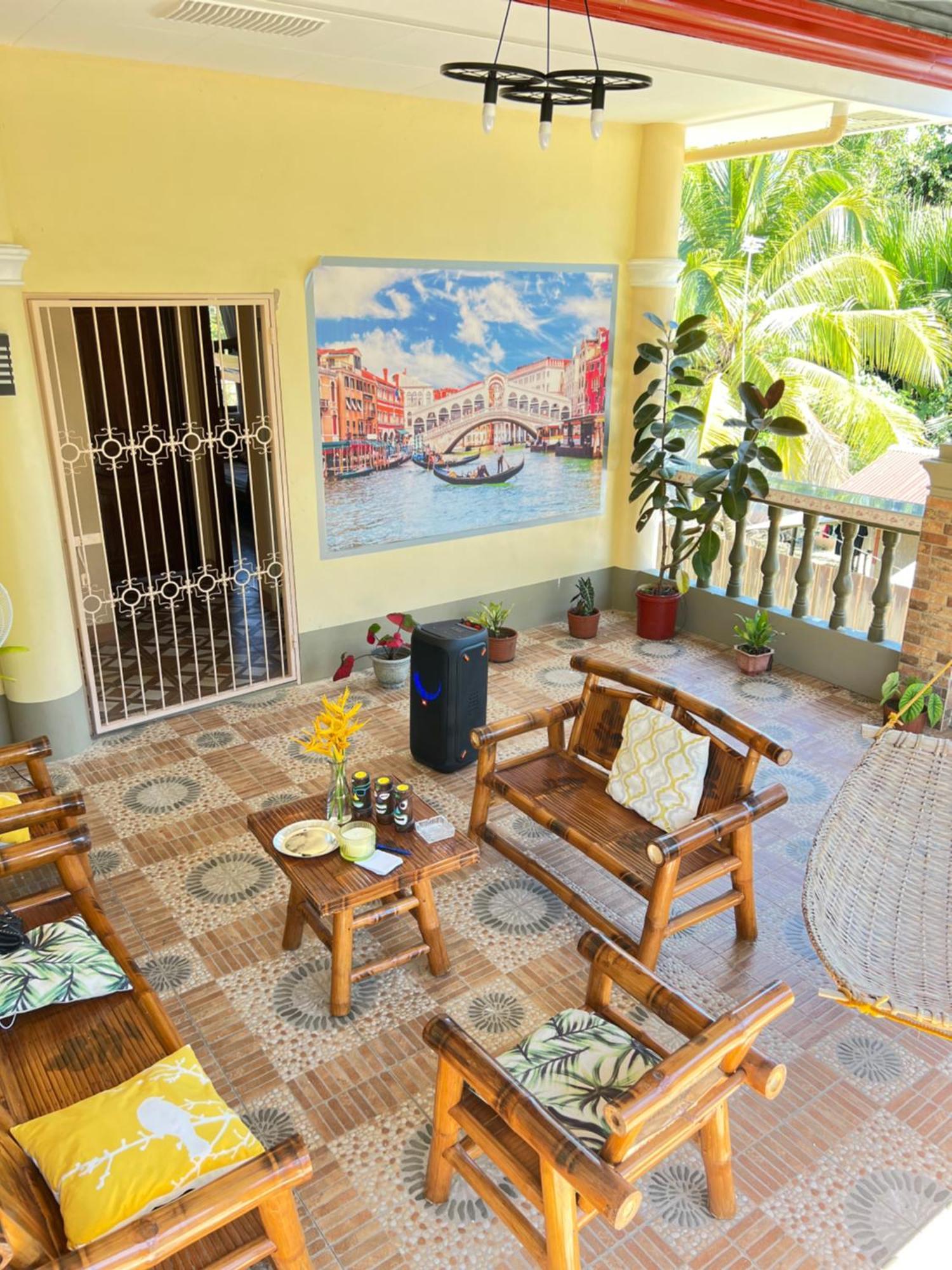 Chateau La Princesa With Cozy Garden & Bar Holiday home Puerto Princesa