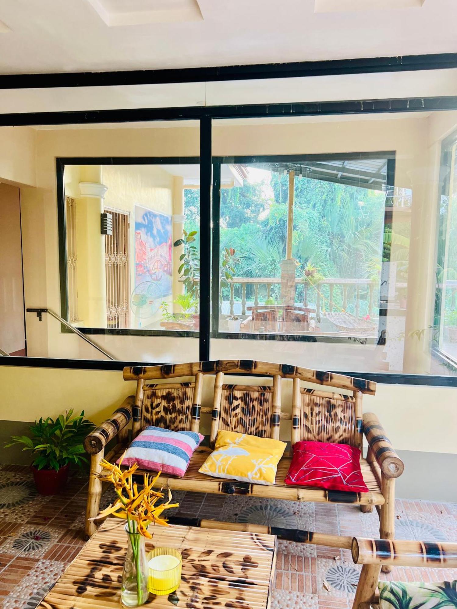 Chateau La Princesa With Cozy Garden & Bar Puerto Princesa