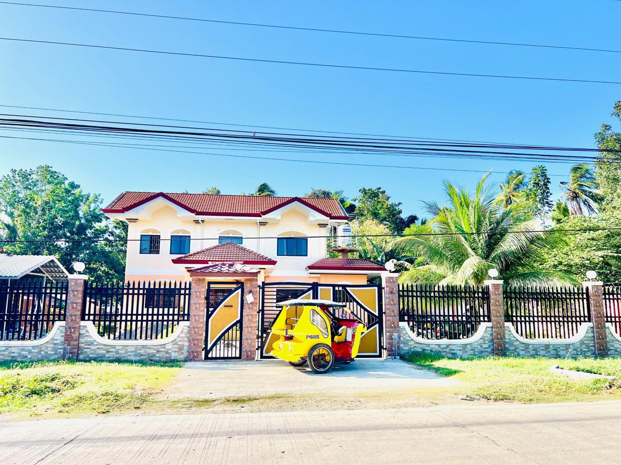 Chateau La Princesa With Cozy Garden & Bar *