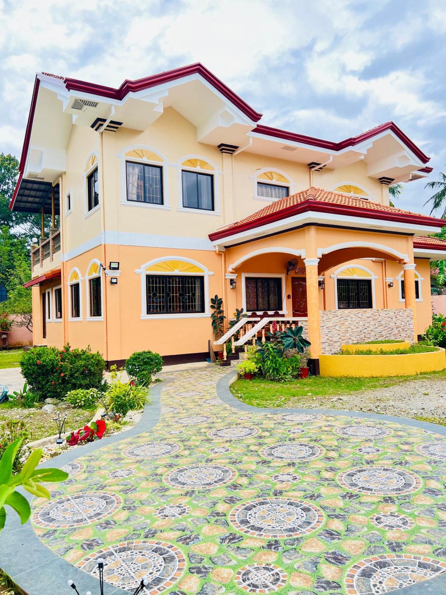 Chateau La Princesa With Cozy Garden & Bar Holiday home *