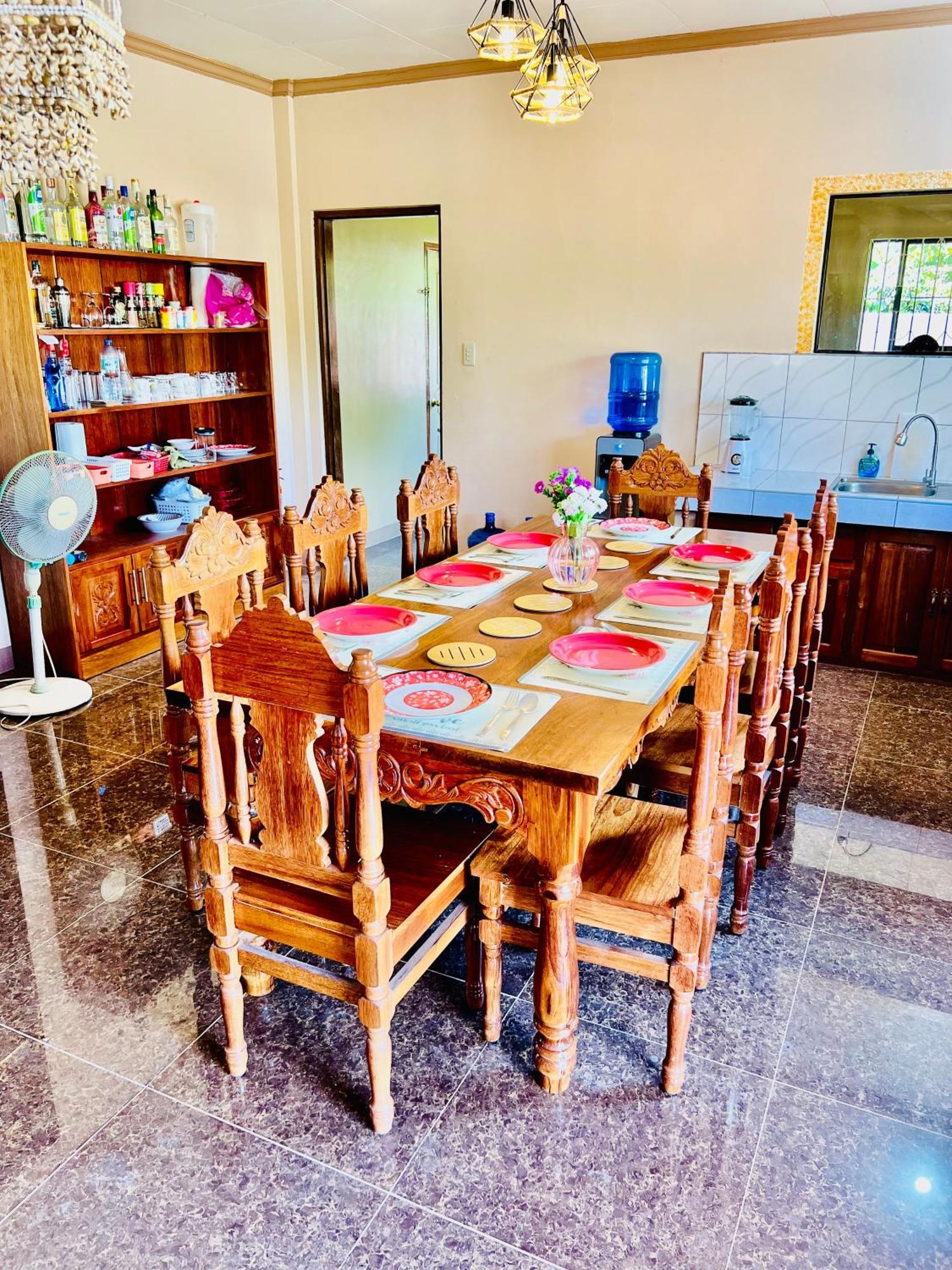 Chateau La Princesa With Cozy Garden & Bar Puerto Princesa