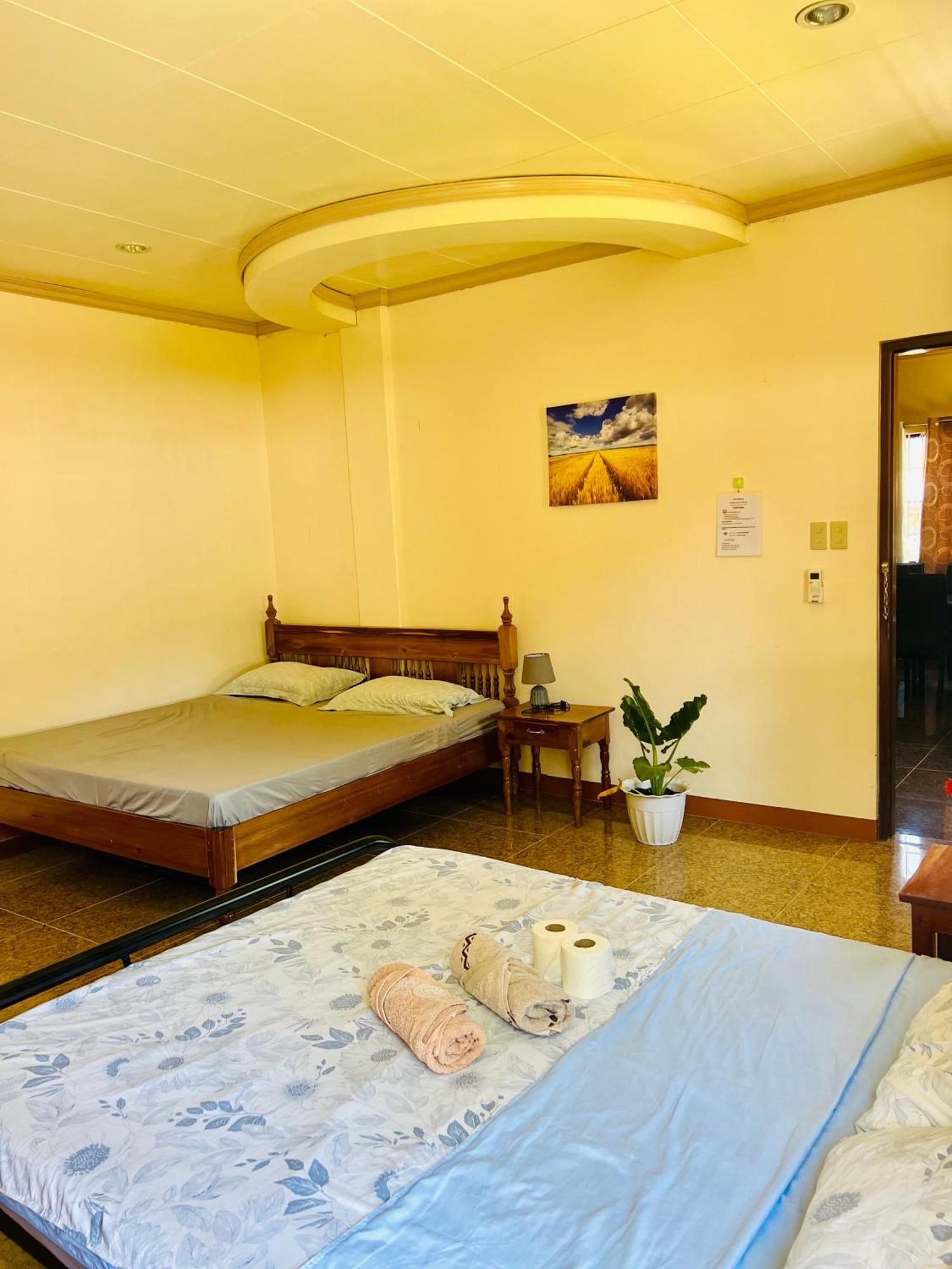 Chateau La Princesa With Cozy Garden & Bar Holiday home