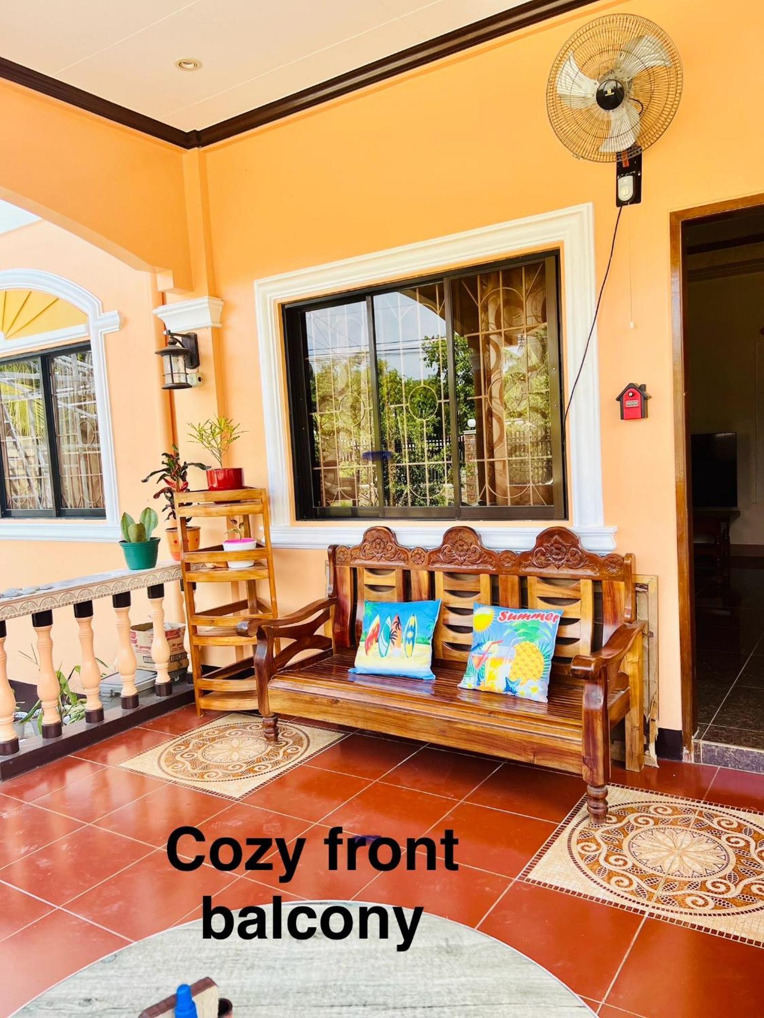 Chateau La Princesa With Cozy Garden & Bar Puerto Princesa