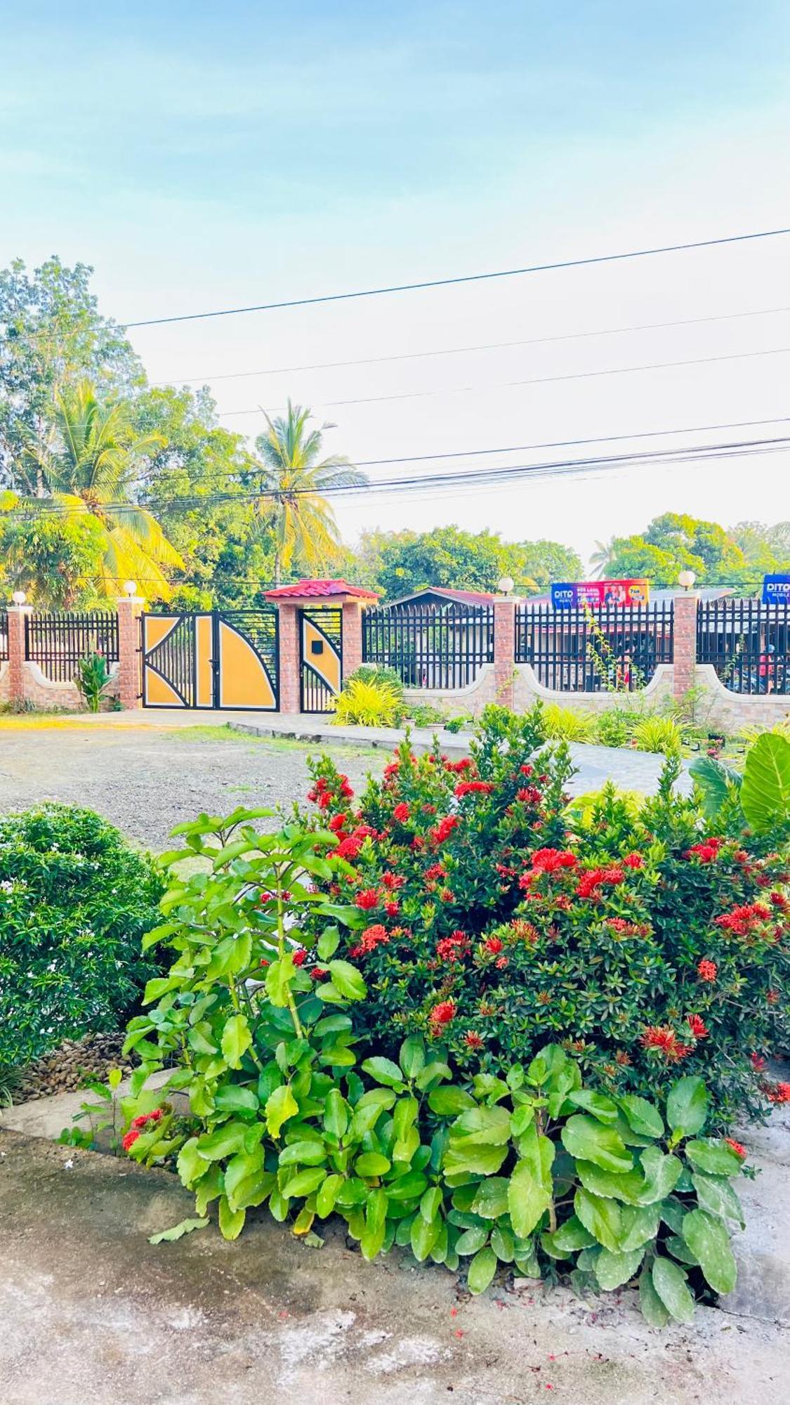 Chateau La Princesa With Cozy Garden & Bar *