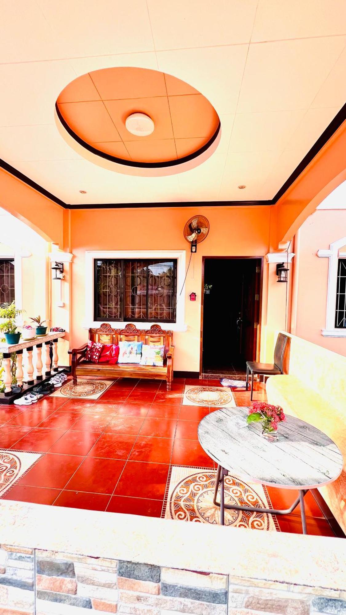 Chateau La Princesa With Cozy Garden & Bar Holiday home *