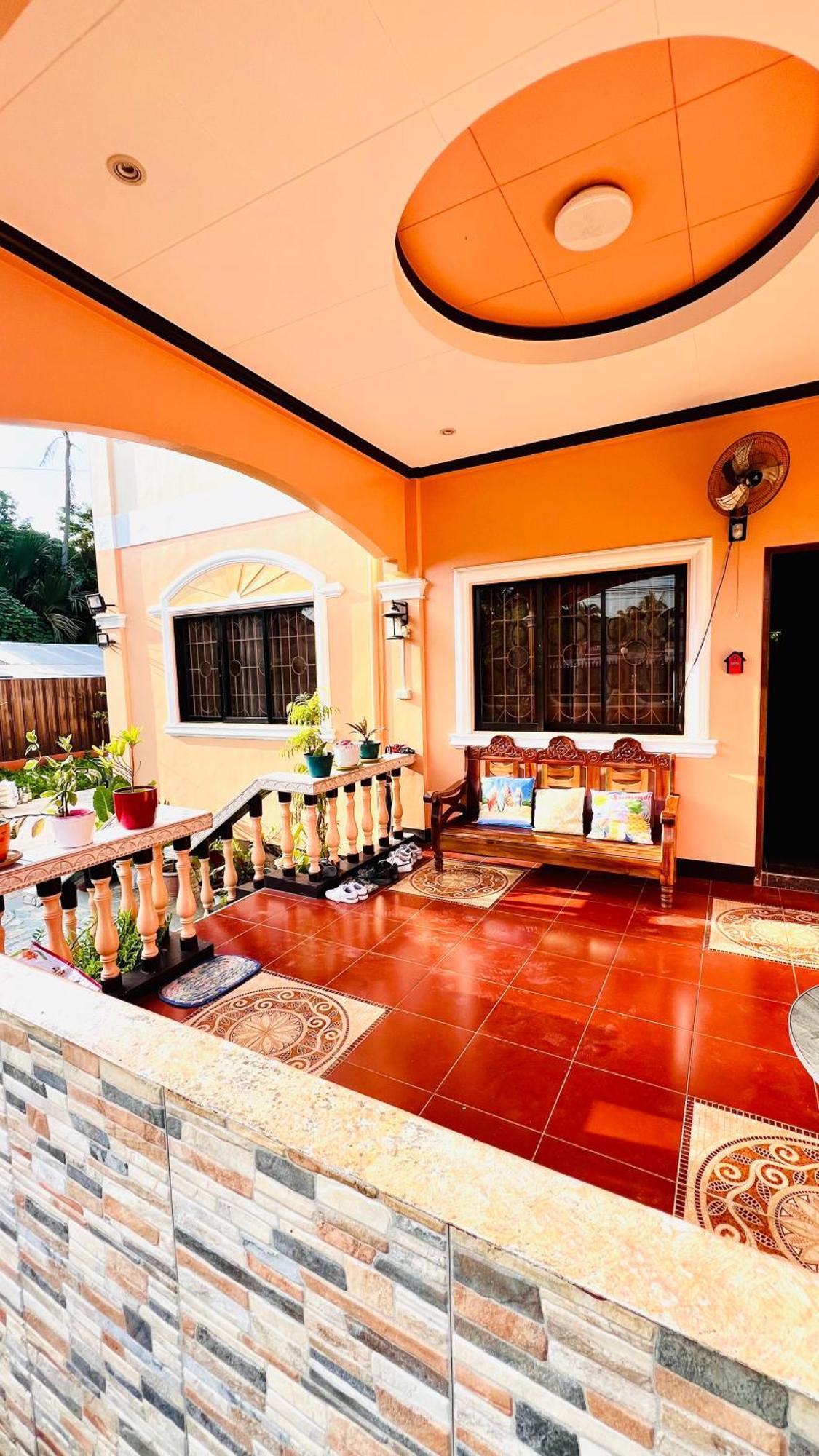 Chateau La Princesa With Cozy Garden & Bar Holiday home