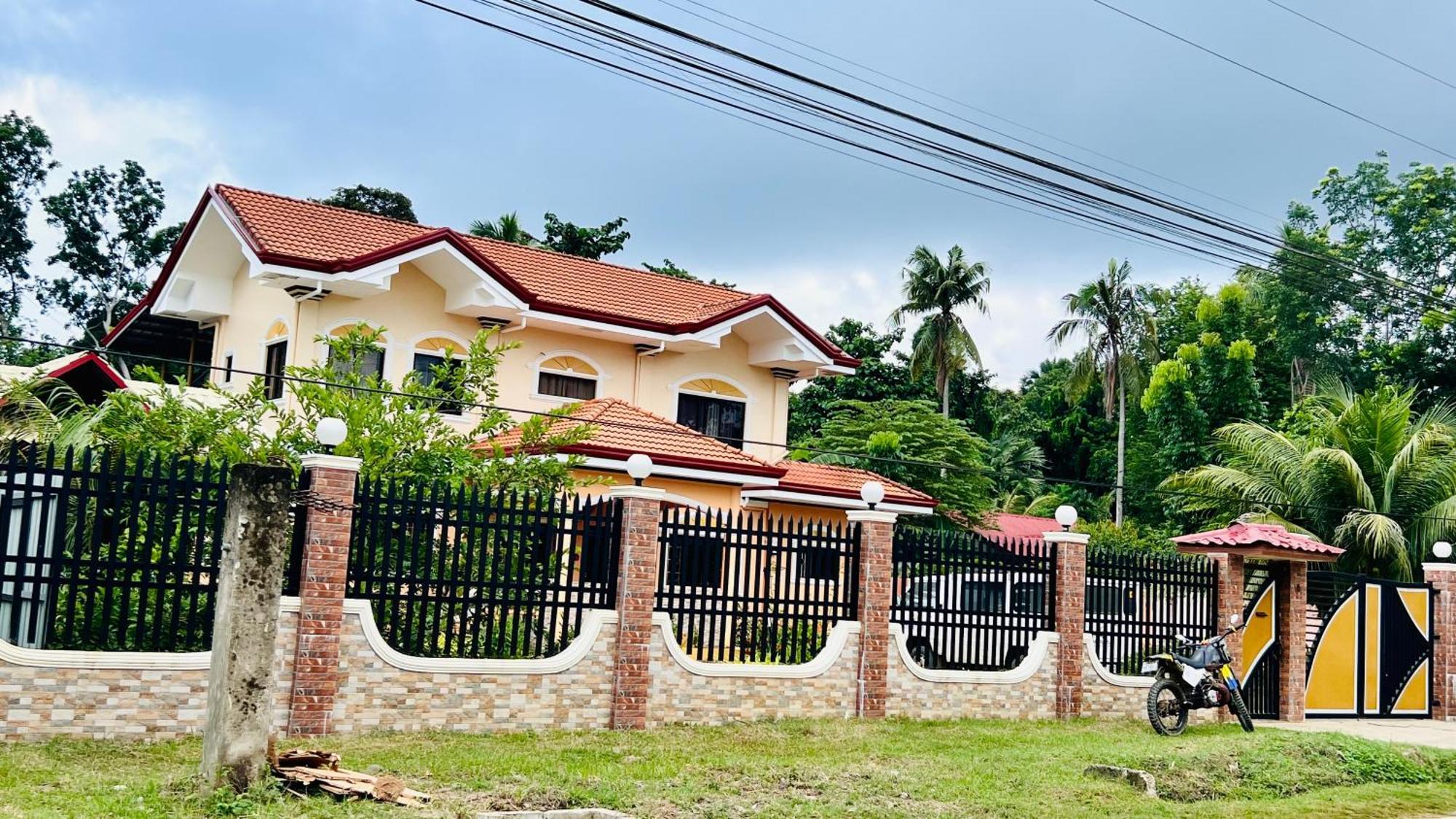 Chateau La Princesa With Cozy Garden & Bar Holiday home *