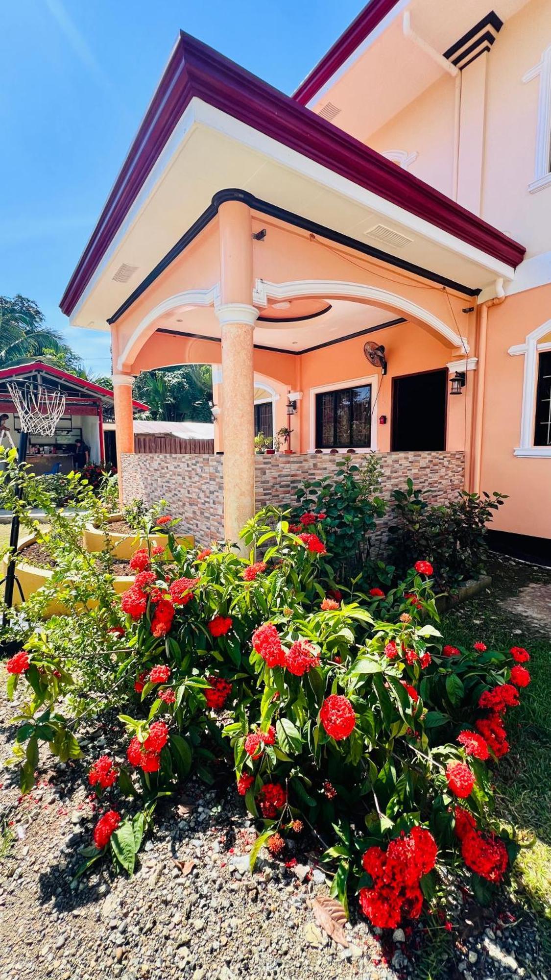 Chateau La Princesa With Cozy Garden & Bar Holiday home Puerto Princesa