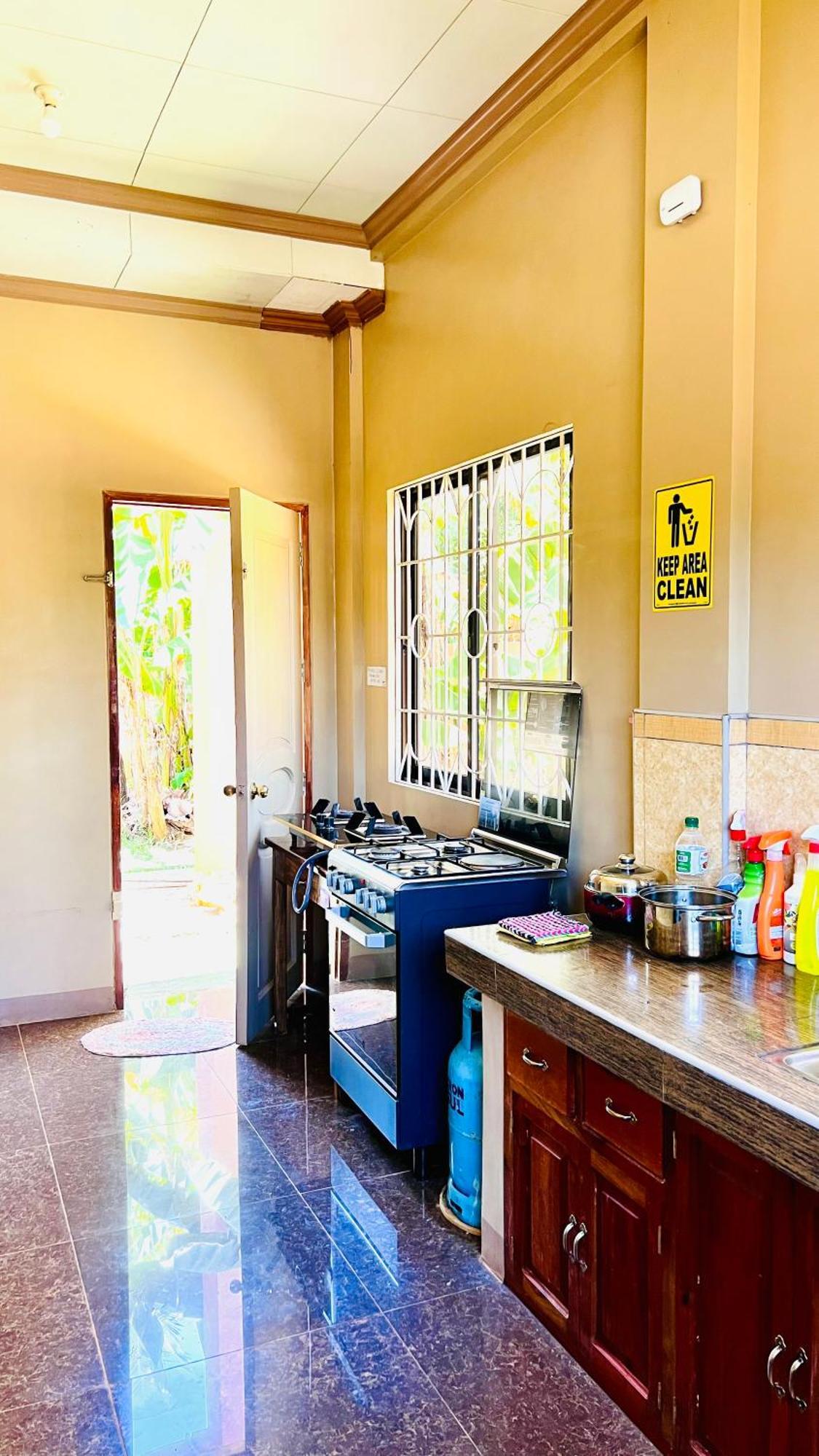 Chateau La Princesa With Cozy Garden & Bar Puerto Princesa