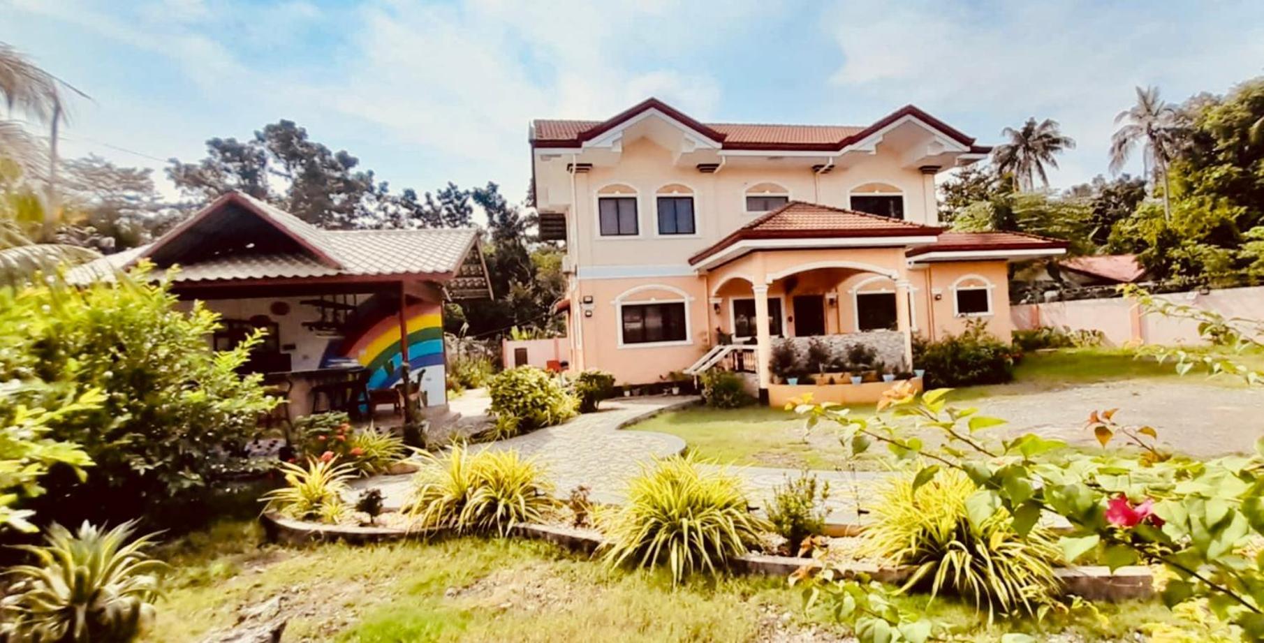 Chateau La Princesa With Cozy Garden & Bar Holiday home