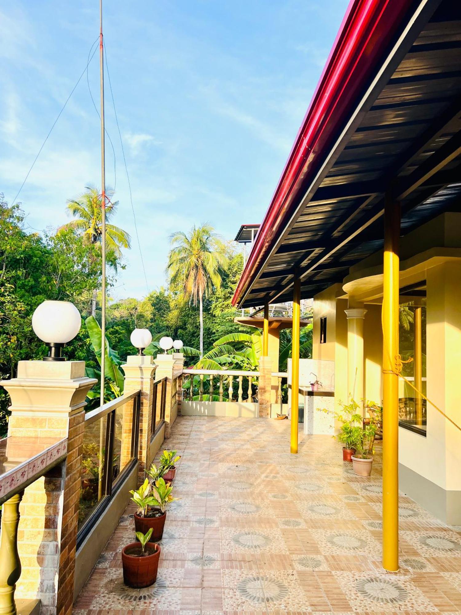 Chateau La Princesa With Cozy Garden & Bar *